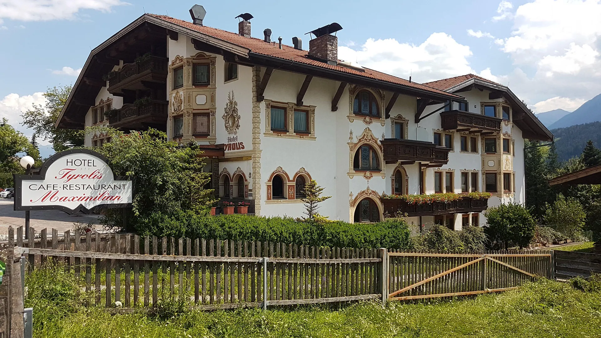 Hotel Tyrolis Zirl 4*,